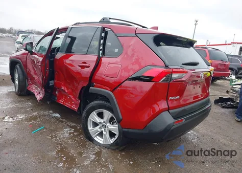 2020 Toyota Rav4 Xle z USA, uszkodzony, nr VIN 2T3P1RFV1LC136898